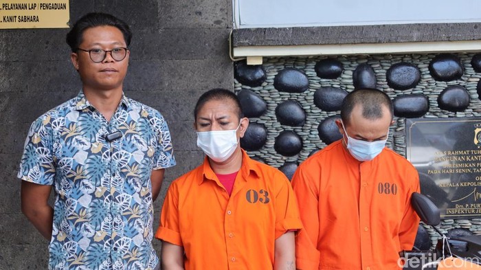 1764673539649-dua-pengedar-sabu-dan-ekstasi-sudarmanto-alias-dona-dan-suwarno-alias-bowo-dihadirkan-saat-konferensi-pers-di-mapolsek-kuta-se-1764662295770_169