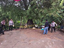 1764673541450-lokasi-penemuan-amunisi-mortir-dipasangi-garis-polisi-di-kelurahan-kefamenanu-tengah-kecamatan-kota-kefamenanu-kabupaten-ttu-n-1764657628647_43