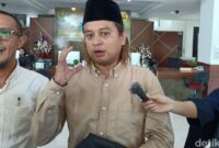 1764673542285-anggota-dprd-ntb-abdul-rahim-seusai-diperiksa-penyidik-terkait-korupsi-gratifikasi-uang-siluman-di-kejati-ntb-selasa-2122025-f-1764655893666_169