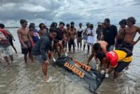 1764695154431-jasad-perempuan-tanpa-identitas-dievakuasi-penjaga-pantai-kuta-dari-laut-ke-darat-selasa-2122025-foto-dok-polresta-denpasar-1764691394470_43