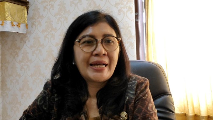 1764695160149-plt-kepala-dlhk-badung-made-rai-warastuthi-foto-agus-ekadetikbali-1764682900501_169