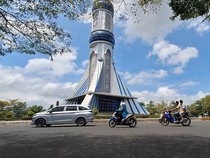 1764738363846-bundaran-jempong-jalan-lingkar-selatan-kecamatan-sekarbela-mataram-ntb-selasa-2392025-nathea-citradetikbali-1758619185207_43