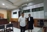 1764759975820-mantan-direktur-pt-lombok-plaza-dolly-sutahajaya-nasution-hendak-keluar-dari-ruangan-seusai-sidang-tuntutan-di-pengadilan-tipi-1759141912589_43