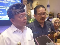 1764759979024-gubernur-bali-wayan-koster-dan-ketua-phri-bali-tjokorda-oka-artha-ardana-sukawati-saat-ditemui-di-denpasar-bali-pada-rabu-3122-1764749220948_43