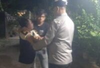 1764760022972-polisi-mengamankan-satpam-berinisial-ap-yang-mabuk-miras-dan-mengancam-keluarga-dengan-sangkur-di-kelurahan-sikumana-kecamatan-1764741415271_43