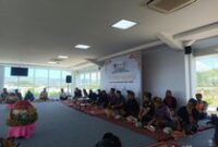 1764824756524-sangkep-warige-atau-musyawarah-para-tokoh-untuk-menentukan-malam-puncak-festival-bau-nyale-tahun-2026-di-sirkuit-mandalika-1764824170340_43