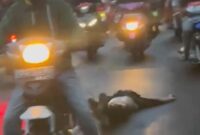 1764824761326-tangkapan-layar-warga-menyeret-pria-terduga-pelaku-pemerkosaan-di-malakaji-kecamatan-tompobulu-kabupaten-gowa-1764770171297_169