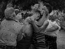 1764824785034-mbela-tinju-tradisional-dari-ngada-ntt-dok-portalngadakabgoid-1764751529021_43