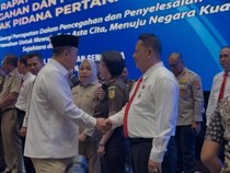 1764824786243-dirreskrimum-polda-bali-kombes-i-gede-adhi-mulyawarman-menerima-penghargaan-pin-emas-dari-kementerian-atrbpn-di-hotel-grand-me-1764775273597_43