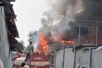 1764932757441-kebakaran-labuan-bajo-1764930594007_43