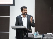 1764932771610-gubernur-aceh-muzakir-manaf-mualem-agus-setyadidetiksumut-1763120735400_43