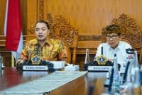 1764954333323-bupati-wayan-adi-arnawa-menerima-kunjungan-resmi-wali-kota-surabaya-eri-cahyadi-di-ruang-nayaka-gosana-puspem-badung-jumat-512-1764946041411_43