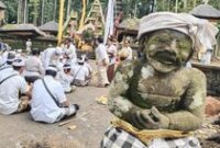1764997531127-upacara-pecaruan-di-kawasan-pura-bukit-sari-area-dtw-alas-pala-sangeh-badung-jumat-5122025-foto-agus-ekadetikbali-1764994537828_43