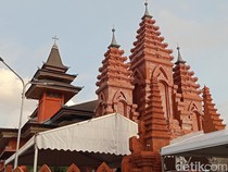 1765019129604-suasana-persiapan-ibadah-natal-di-gereja-katedral-denpasar-senin-23122024_43