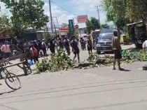 1765040740648-warga-dari-dua-desa-memblokir-jalan-lintas-bima-sumbawa-di-kecamatan-bolo-kabupaten-bima-ntb-sabtu-6122025-foto-istimewa-1765003154314_43