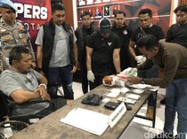 1765083912713-sabu-ditimbang-yang-disita-dari-tangan-af-warga-kecamatan-woja-kabupaten-dompu-oleh-jajaran-polres-bima-kota-pada-minggu-71220-1765073818849_43