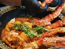 1765083921343-alaska-king-crab-menjadi-menu-baru-di-kurnia-seafood-bali-1765026125229_43