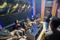 1765105536492-polres-tabanan-melakukan-sidak-sejumlah-tempat-hiburan-malam-di-kecamatan-tabanan-dan-kediri-pada-sabtu-6122025-malam-hingga-m-1765097621880_43