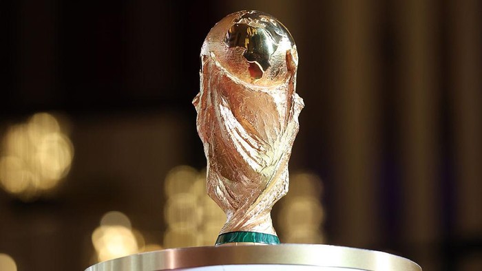 1765105568148-trofi-piala-dunia-2026-1764915018258_169