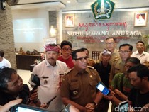 1765170332441-bupati-tabanan-i-komang-gede-sanjaya-seusai-pertemuan-dengan-petani-dan-pengusaha-lokal-jatiluwih-di-kantor-bupati-tabanan-sen-1765169322314_43