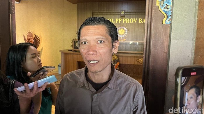 1765191924357-pengelola-gong-jatiluwih-agus-pramuji-wardhana-saat-ditemui-di-kantor-satpol-pp-bali-denpasar-8122025-foto-rizki-setyodetikbal-1765187150475_169