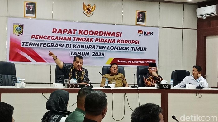 1765191926135-rapat-koordinasi-kpk-bersama-pemerintah-kabupaten-lombok-timur-terkait-pencegahan-tindak-pidana-korupsi-di-kantor-bupati-lombo-1765183763813_169