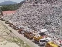 1765191932019-antrean-di-tpa-kebon-kongok-1765175310115_43