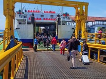 1765256746243-suasana-penyeberangan-di-pelabuhan-padangbai-karangasem-bali-selasa-1832025-i-wayan-selamat-juniasadetikbali-1742288037808_43