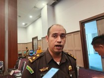 1765278328095-kasi-pidsus-kejari-lombok-tengah-bratha-hariputra-saat-ditemui-awak-media-di-praya-selasa-9122025-edi-suryansyahdetikbali-1765276332089_43