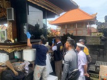 1765278333665-polisi-melakukan-olah-tkp-pencurian-uang-kepeng-kuno-di-pura-desa-desa-adat-kaba-kaba-kecamatan-kediri-tabanan-selasa-9122025--1765269341278_43