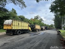 1765278334529-truk-sampah-yang-menganti-masuk-ke-tpa-suwung-denpasar-selasa-9122025-dinda-anatasyadetikbali-1765267402927_43