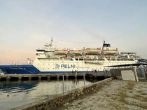 1765343129932-kapal-pelni-yang-bersandar-di-pelabuhan-bima-ntb-rabu-10122025-dok-rafiindetikbali-1765329752181_43