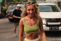 1765364729867-bintang-porno-asal-inggris-tia-emma-billinger-26-alias-bonnie-blue-mendatangi-kantor-imigrasi-kelas-i-khusus-tpi-ngurah-rai-ba-1765355722370_43