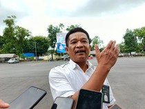 1765364732265-penyidik-gakkum-kehutanan-jabalnusra-suparman-saat-ditemui-awak-media-di-polres-lombok-tengah-rabu-10122025-edi-suryansyahdeti-1765357630830_43