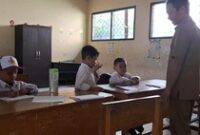 1765386310797-suasana-mpls-sdn-36-ampenan-mataram-hari-kedua-selasa-1572025-sekolah-ini-hanya-mendapat-tiga-murid-baru-pada-spmb-2025-nathea-1752571362278_43