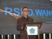 1765386312813-wali-kota-denpasar-i-gusti-ngurah-jaya-negara-saat-menghadiri-penjajakan-minat-pasar-atau-market-sounding-serangkaian-kpbu-pen-1765374644766_43