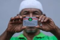 1765407881452-antrean-mengular-di-buaran-warga-serbu-sim-keliling-di-hari-libur-1749967471450_43