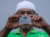 1765407881452-antrean-mengular-di-buaran-warga-serbu-sim-keliling-di-hari-libur-1749967471450_43