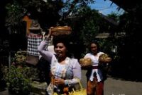 1765407881876-suasana-khidmat-galungan-di-pura-amerta-jati-depok-1745385468811_43