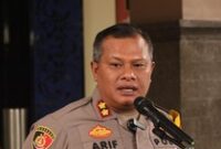 1765429581757-kapolres-badung-akbp-arif-batubara-saat-konferensi-pers-di-kantor-imigrasi-kelas-i-khusus-tpi-ngurah-rai-badung-kamis-11122025-1765425372791_43