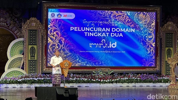1765451121770-gubernur-bali-wayan-koster-saat-memberi-sambutan-dalam-acara-peluncuran-domain-bali-di-uptd-taman-budaya-provinsi-bali-kamis-1-1765448034280_169