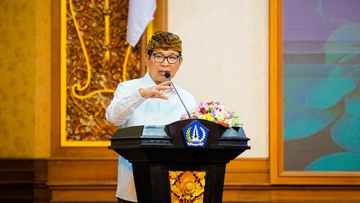 1765472721565-bupati-badung-i-wayan-adi-arnawa-foto-dok-pemkab-badung-1765457367533_169