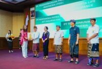 1765472724502-bupati-wayan-adi-arnawa-menyerahkan-piagam-penghargaan-kepada-94-perusahaan-lembaga-asosiasi-dan-yayasan-saat-gathering-forum--1765454967872_43