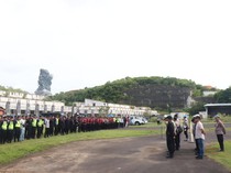 1765537534828-polda-bali-menggelar-apel-pengamanan-festival-musik-dwp-2025-di-gwk-jumat-12122025-dok-polda-bali-1765535196686_43