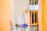 1765537537018-pohon-natal-dari-bohlam-bekas-dan-material-daur-ulang-lainnya-berdiri-megah-di-area-lobby-four-points-by-sheraton-bali-ungasan-1765529952255_43