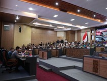 1765559118241-rapat-koordinasi-lintas-instansi-untuk-pengamanan-nataru-20252026-di-ruang-rupatama-polda-bali-jumat-12122025-dok-polda-bali-1765538884592_43