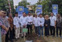 1765559120400-gubernur-ntb-lalu-muhamad-iqbal-didampingi-kepala-dishub-ntb-ervan-anwar-bersama-jajaran-direksi-asdp-kayangan-lombok-timur-ju-1765549913687_43