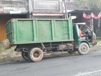 1765559125436-kondisi-truk-sampah-dinas-lh-tabanan-tanpa-pintu-dengan-tali-darurat-saat-melintas-di-jalan-pahlawan-tabanan-jumat-12122025-1765538994516_43