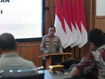 1765602321779-wakapolda-bali-brigjen-komang-sandi-arsana-menutup-pelaksanaan-audit-kinerja-kepolisian-di-bali-penutupan-dilakukan-di-gedung--1765544932324_43