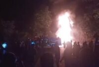 1765645510300-potongan-video-truk-tangki-bbm-yang-terjatuh-lalu-terbakar-di-desa-sari-kecamatan-sape-kabupaten-bima-nusa-tenggara-barat-ntb--1765632603920_43